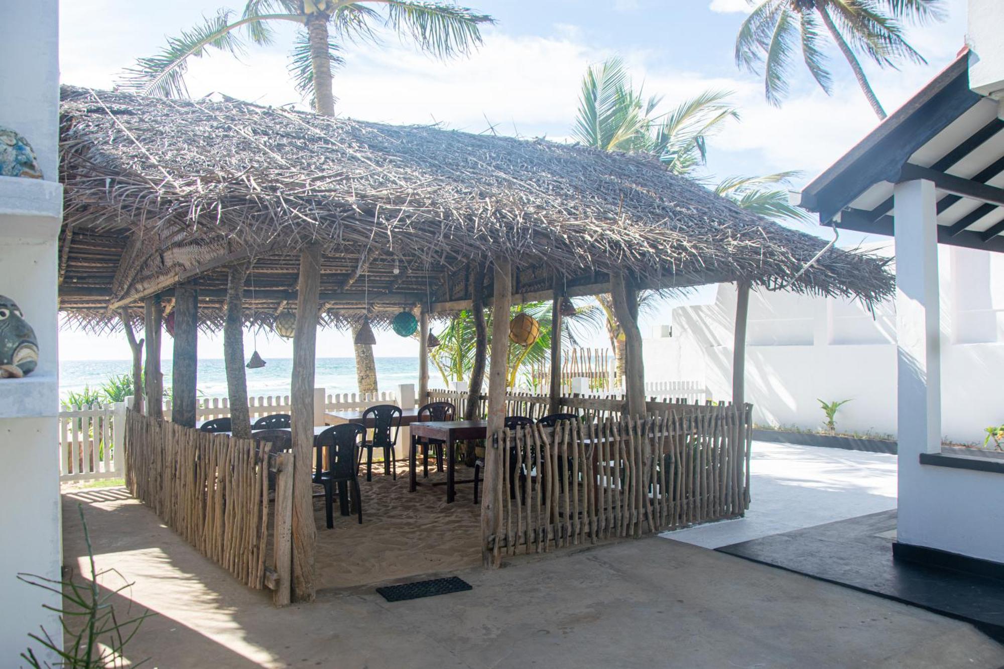 Sailors' Bay Bed & Breakfast Hikkaduwa Ngoại thất bức ảnh