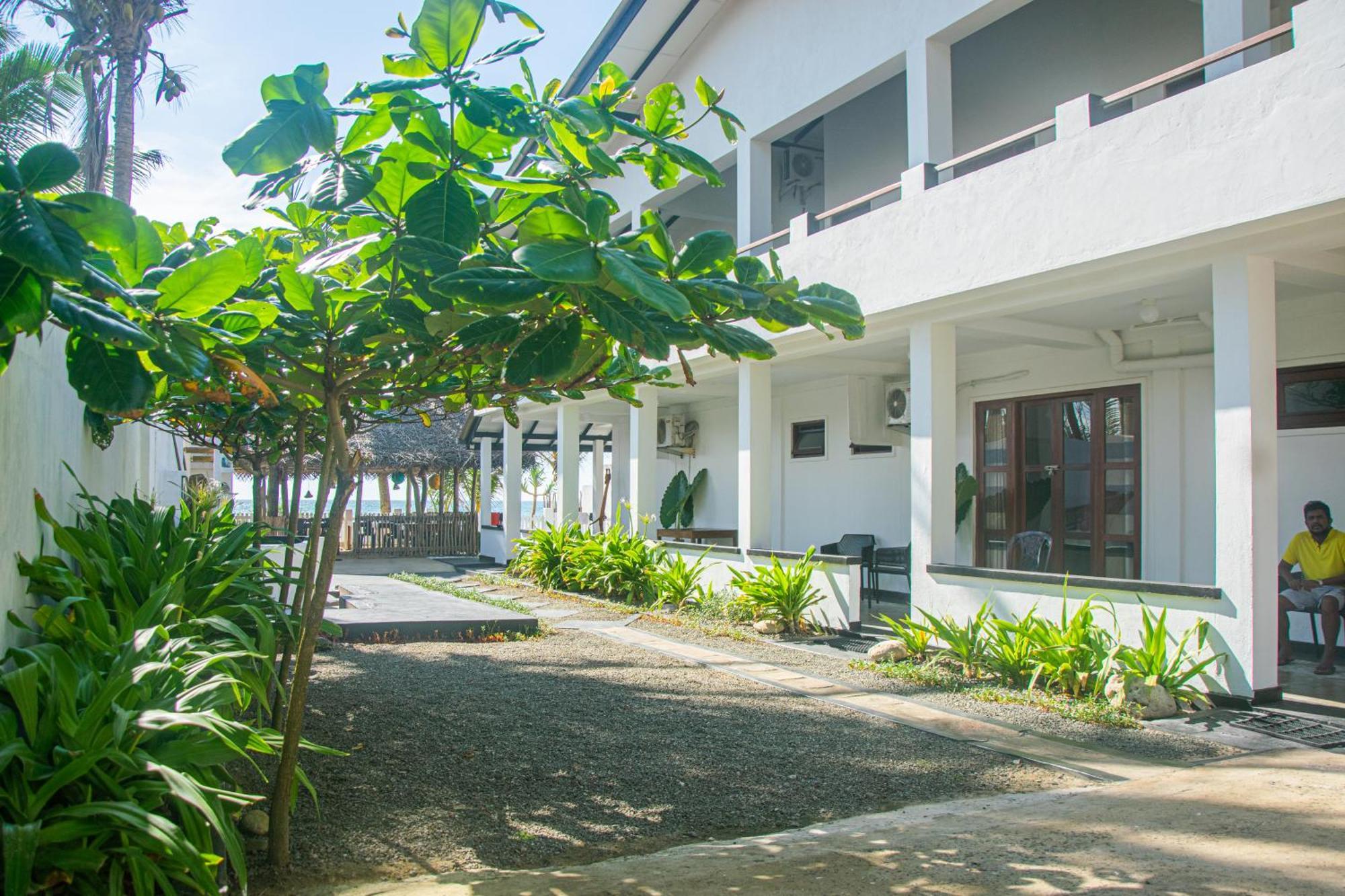 Sailors' Bay Bed & Breakfast Hikkaduwa Ngoại thất bức ảnh