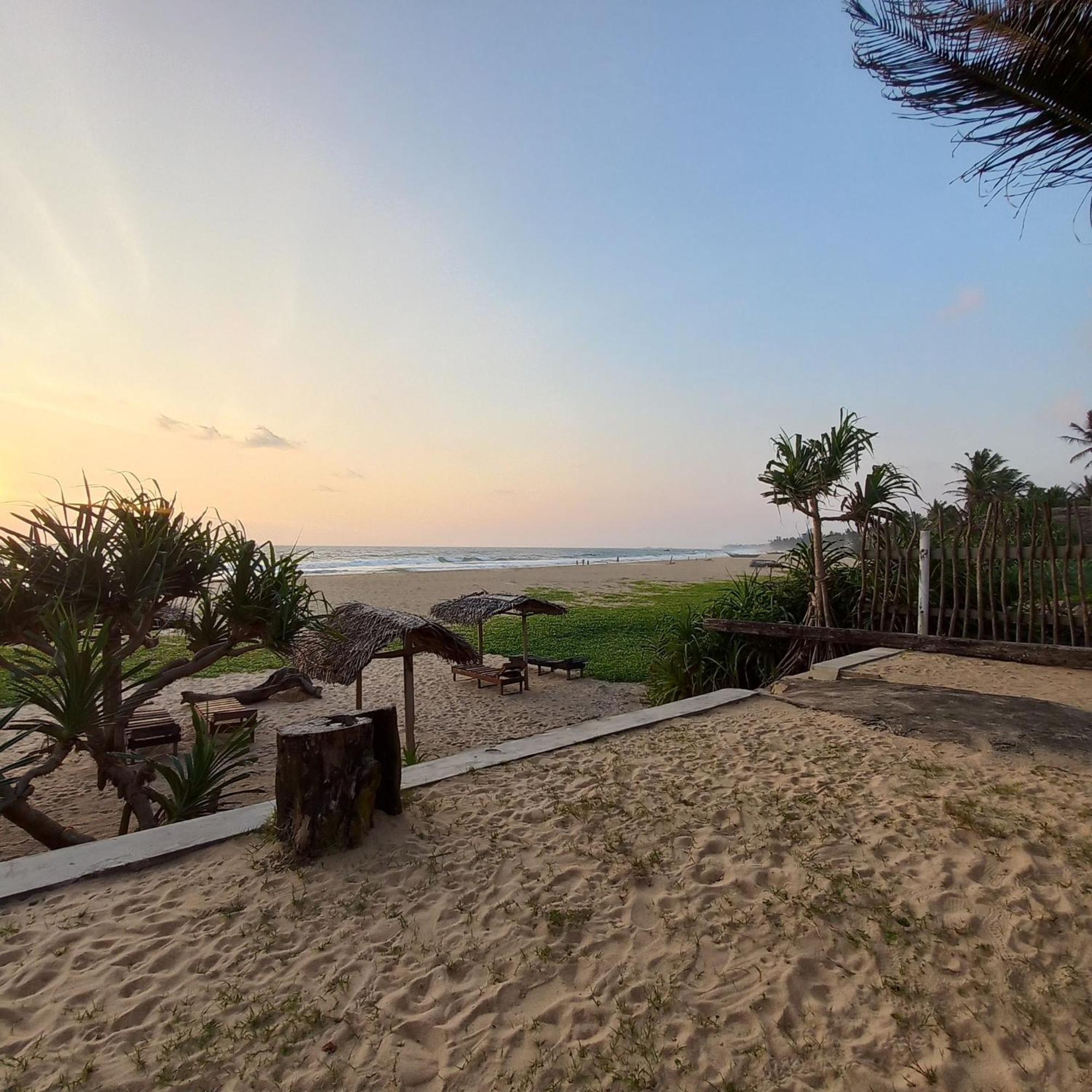 Sailors' Bay Bed & Breakfast Hikkaduwa Ngoại thất bức ảnh