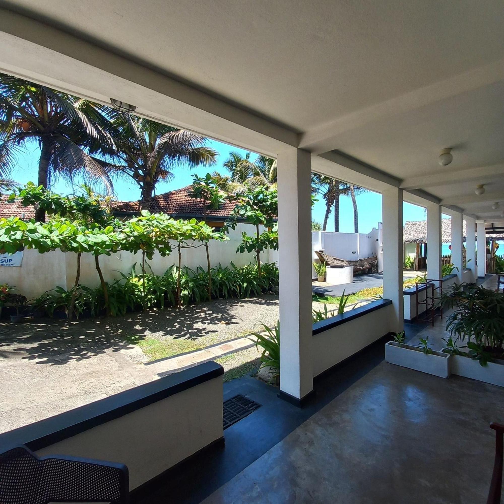 Sailors' Bay Bed & Breakfast Hikkaduwa Ngoại thất bức ảnh