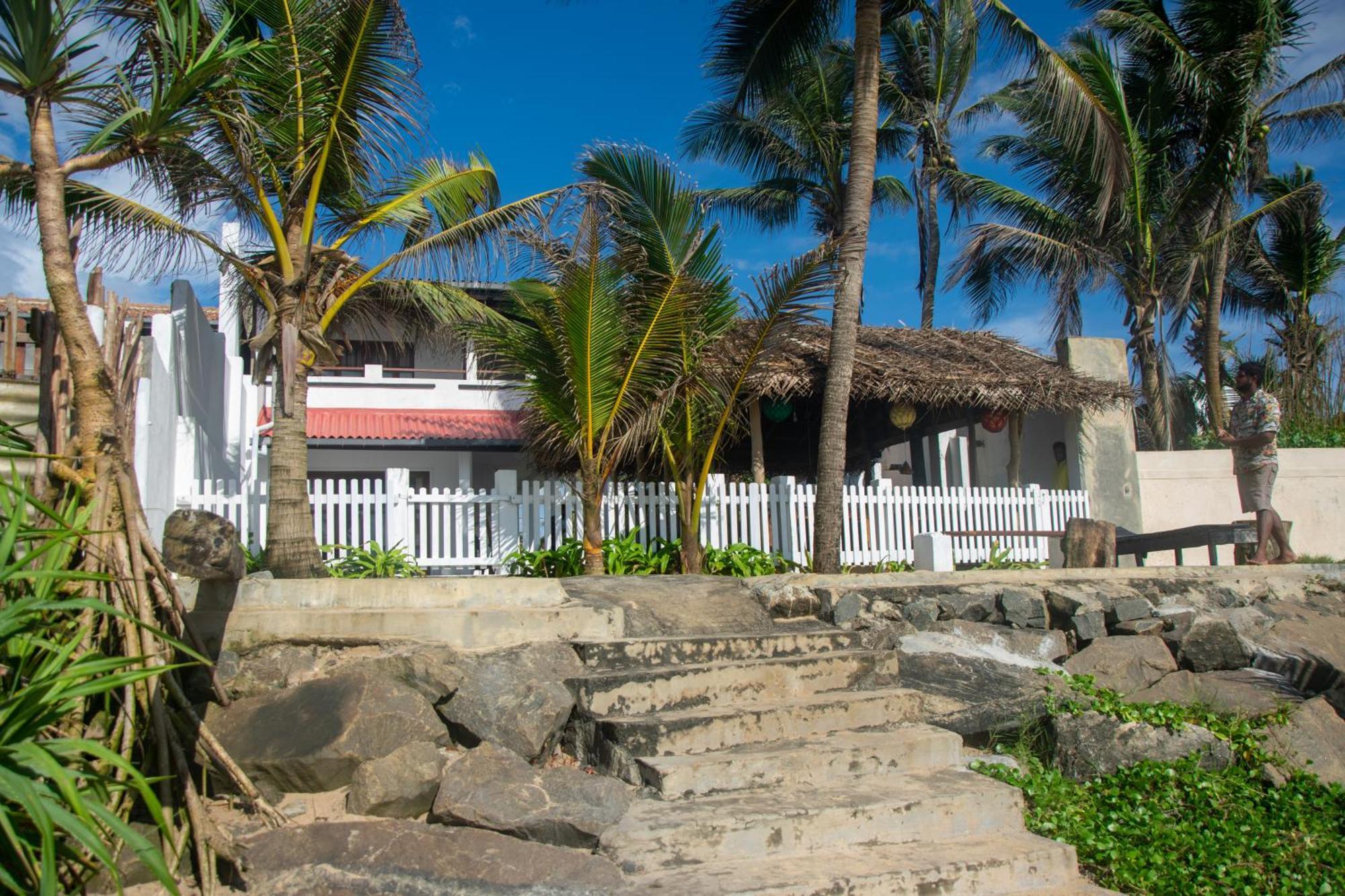 Sailors' Bay Bed & Breakfast Hikkaduwa Ngoại thất bức ảnh