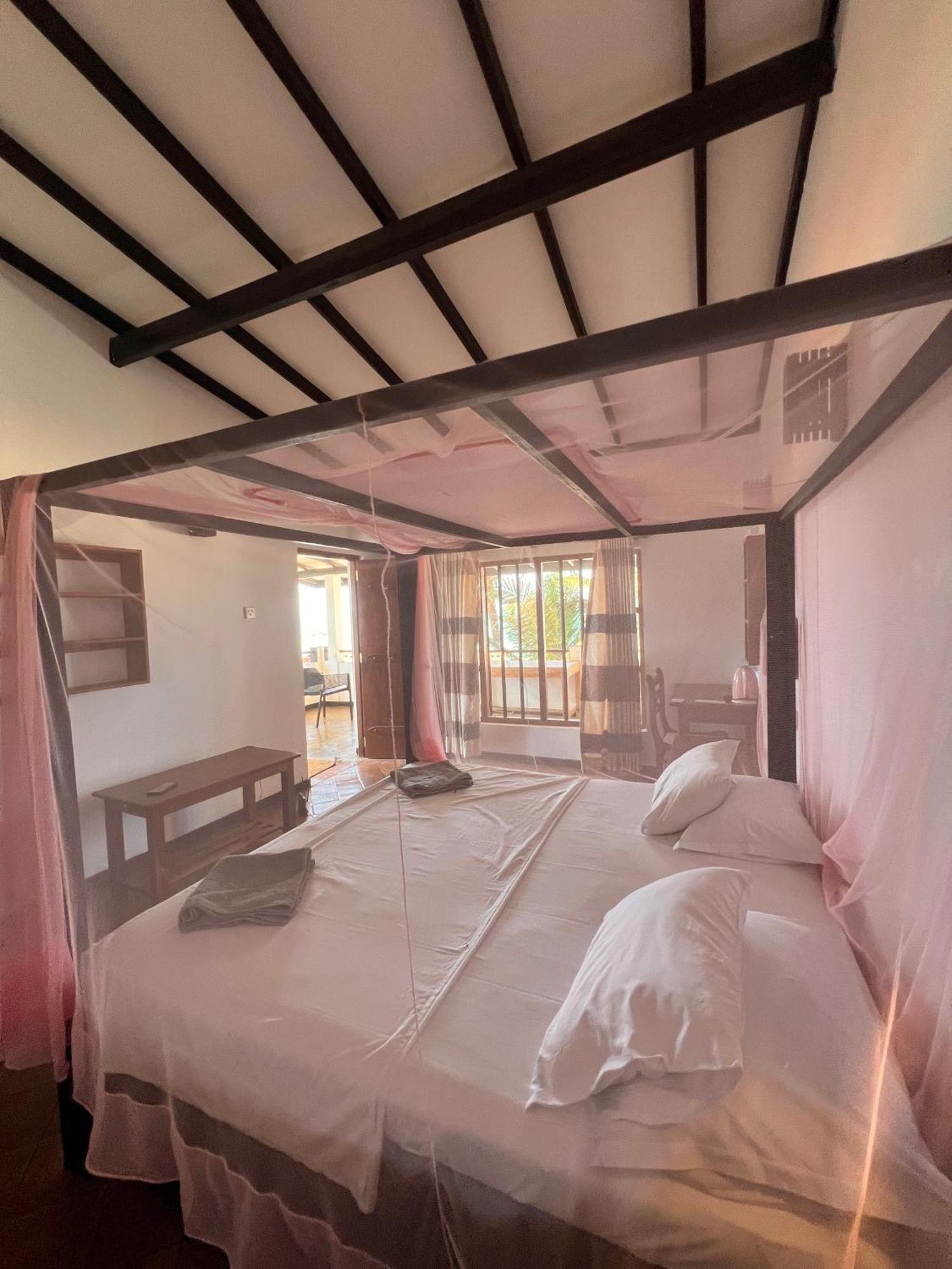 Sailors' Bay Bed & Breakfast Hikkaduwa Ngoại thất bức ảnh