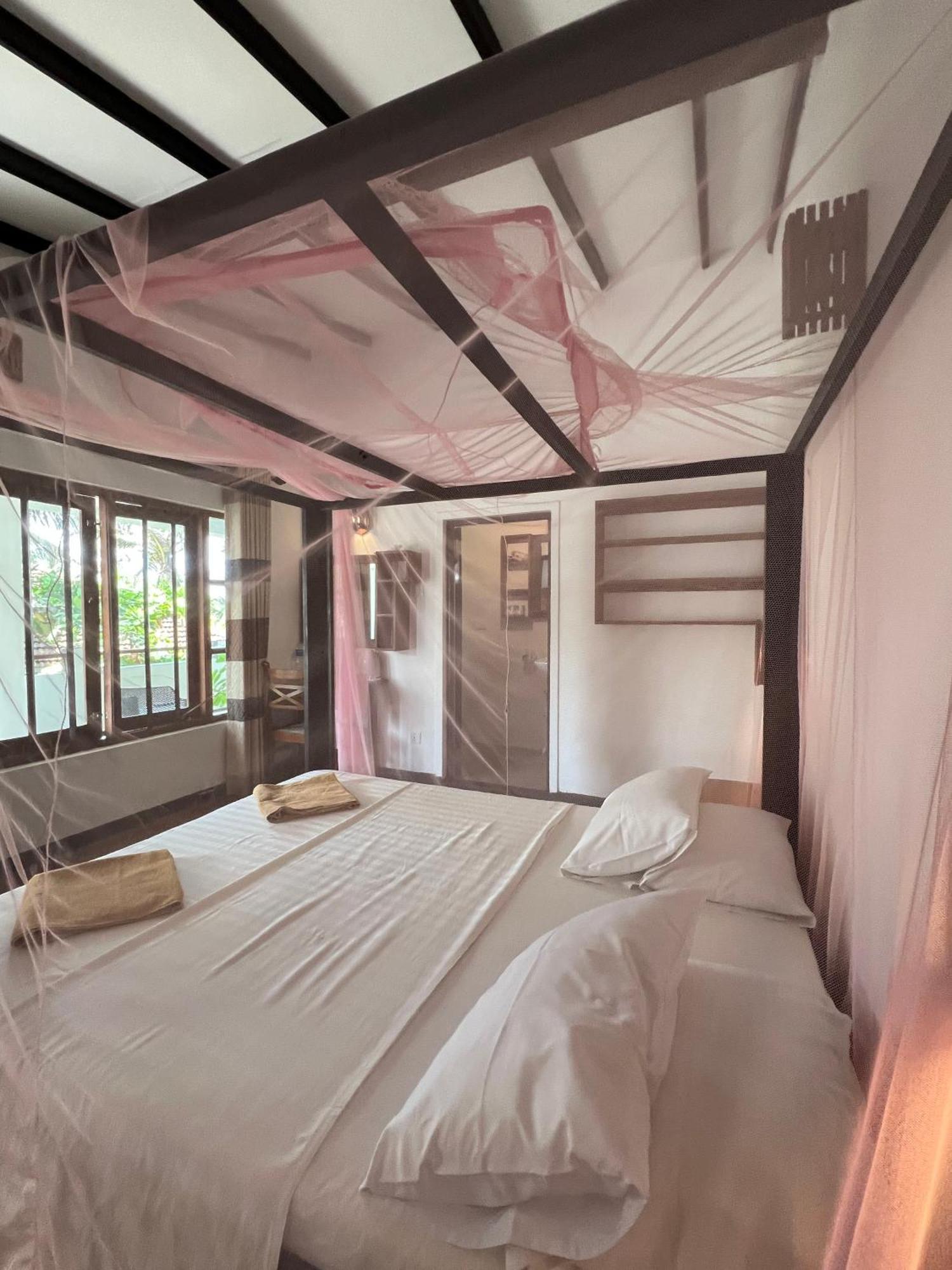 Sailors' Bay Bed & Breakfast Hikkaduwa Ngoại thất bức ảnh