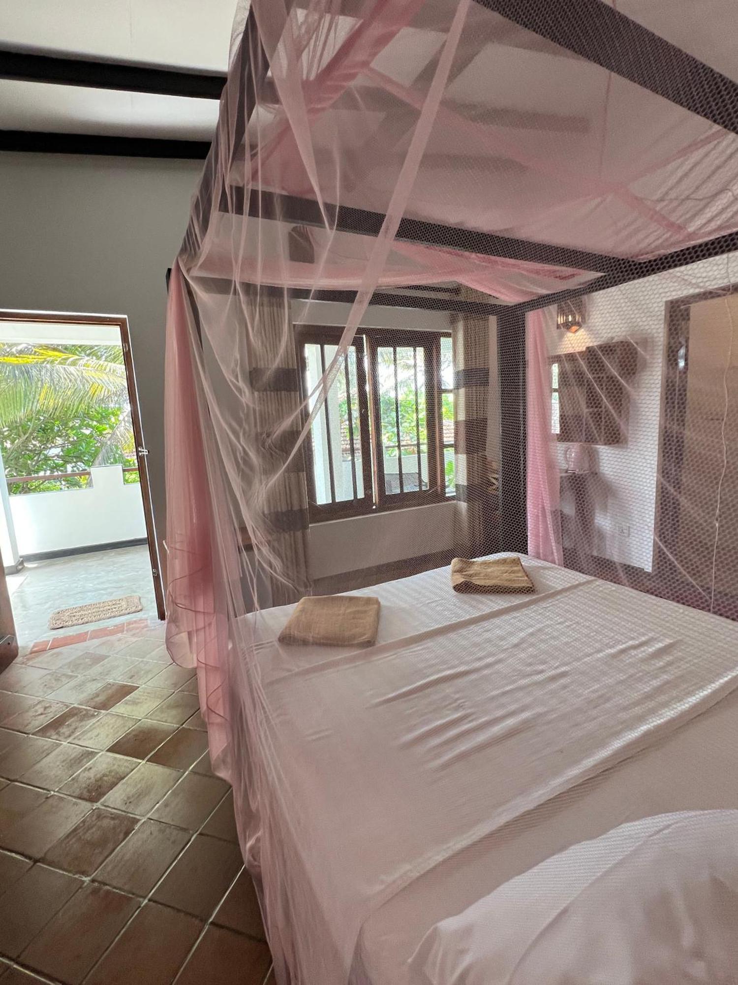 Sailors' Bay Bed & Breakfast Hikkaduwa Ngoại thất bức ảnh