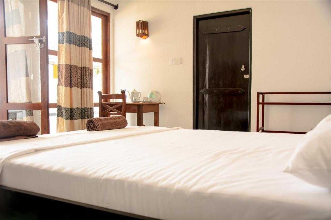 Sailors' Bay Bed & Breakfast Hikkaduwa Ngoại thất bức ảnh